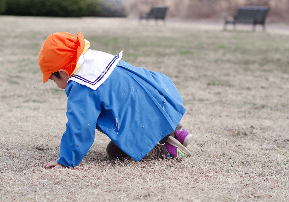 転倒する幼児